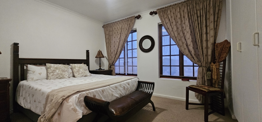 5 Bedroom Property for Sale in Myburgh Park Western Cape